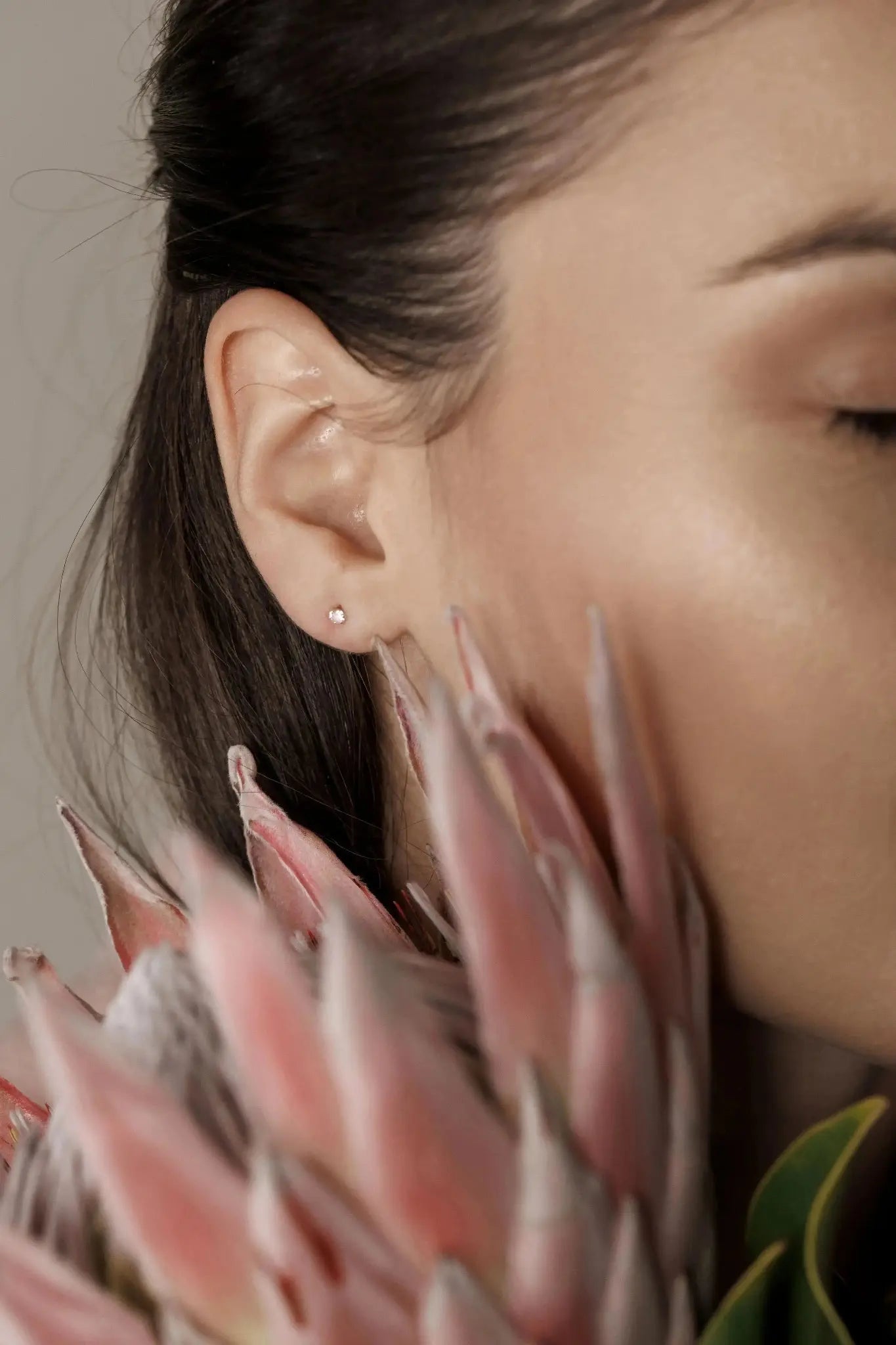 Cercei Aur cu filet White Crystal LisaConcept